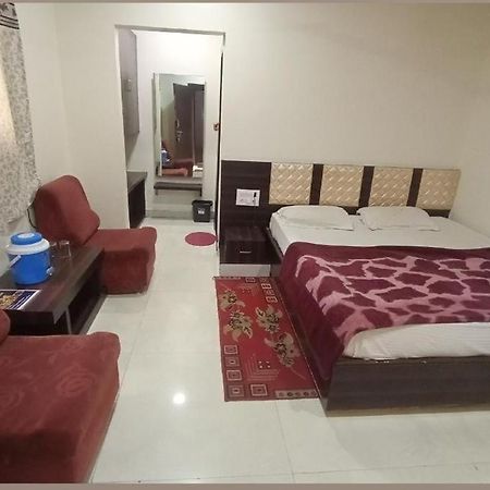 Hotel Paradise Stays Pachmarhī 外观 照片