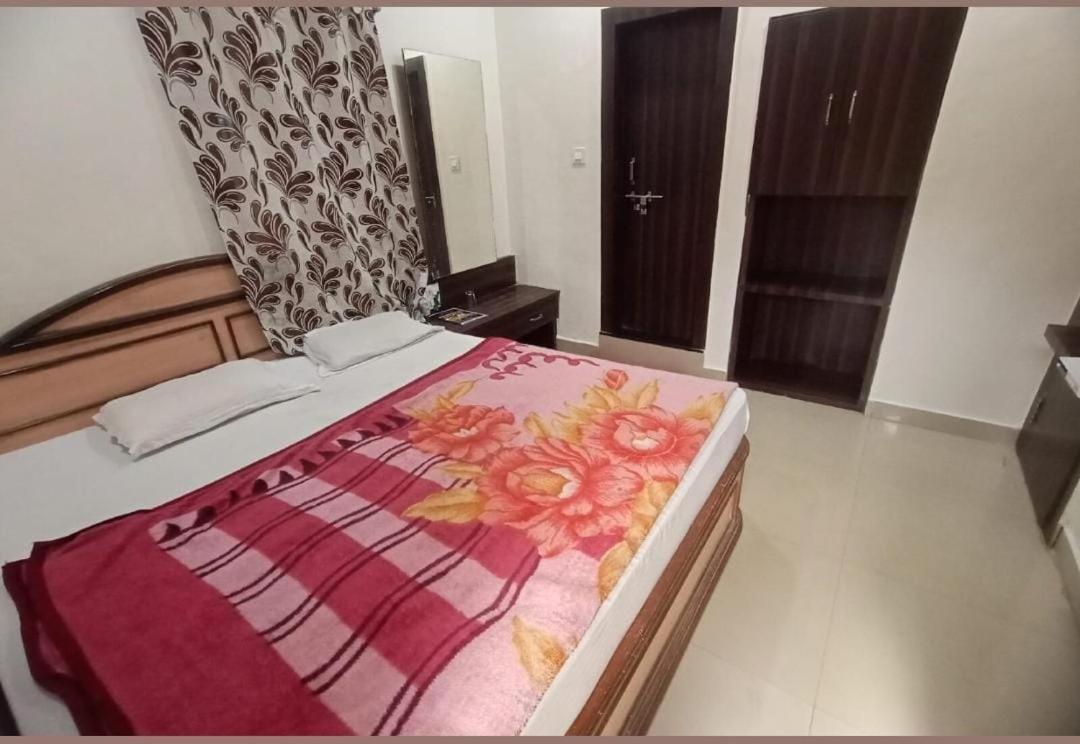 Hotel Paradise Stays Pachmarhī 外观 照片