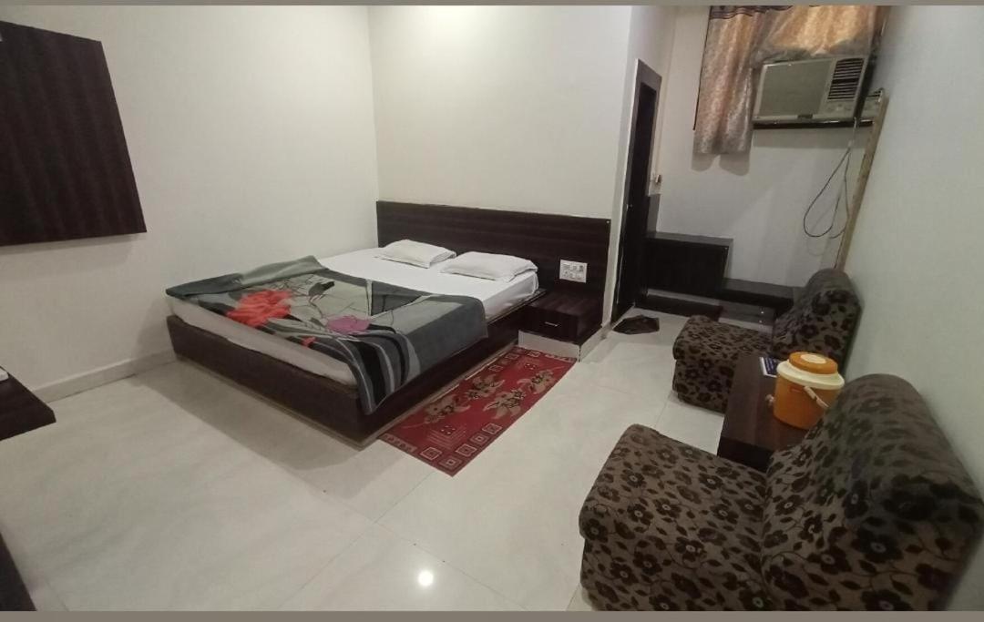 Hotel Paradise Stays Pachmarhī 外观 照片