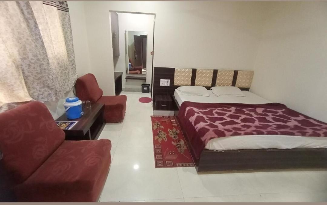 Hotel Paradise Stays Pachmarhī 外观 照片