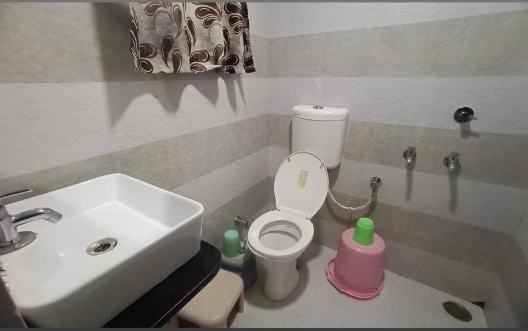 Hotel Paradise Stays Pachmarhī 外观 照片