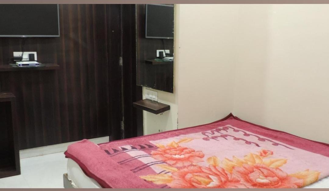 Hotel Paradise Stays Pachmarhī 外观 照片