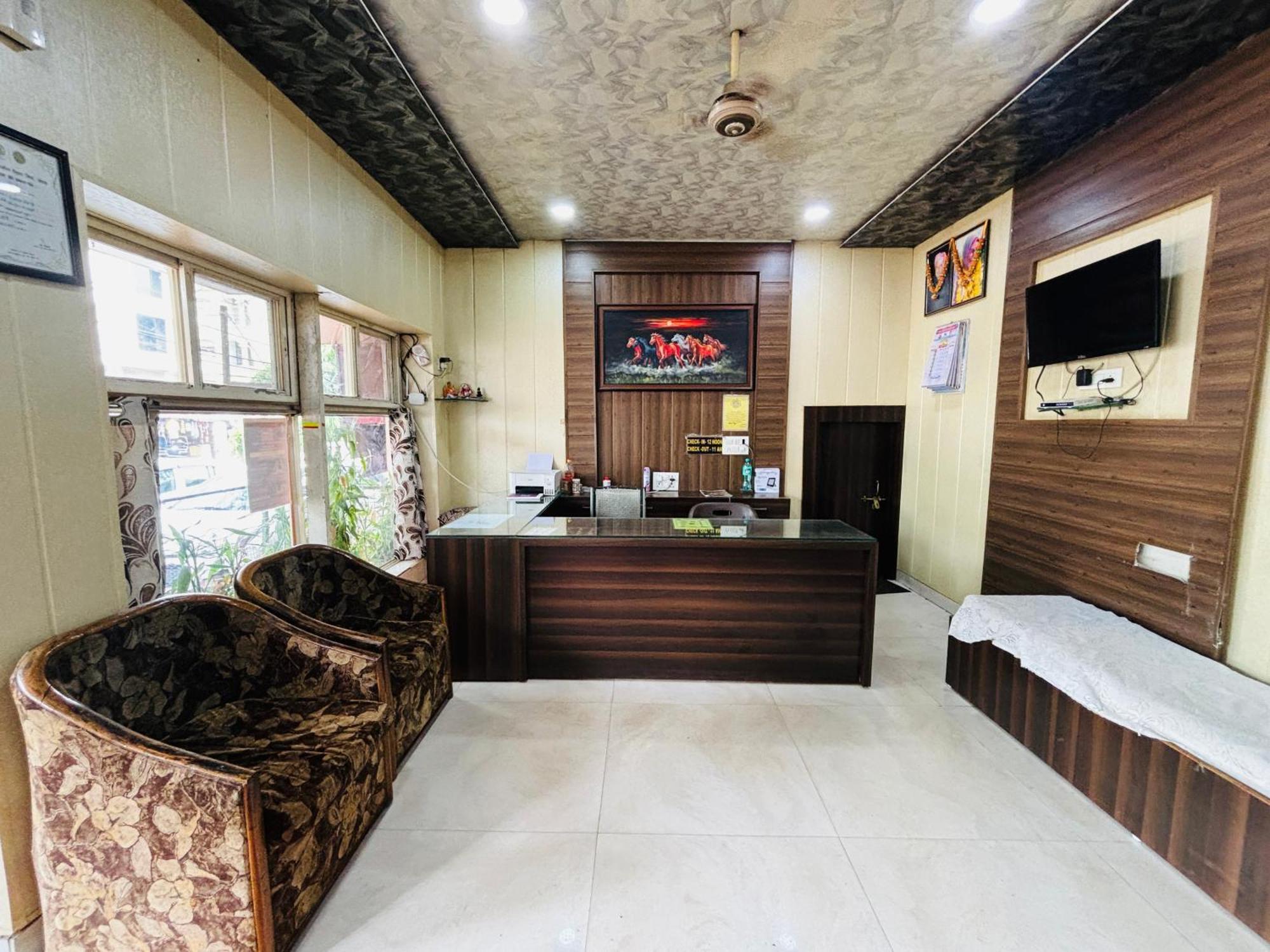 Hotel Paradise Stays Pachmarhī 外观 照片