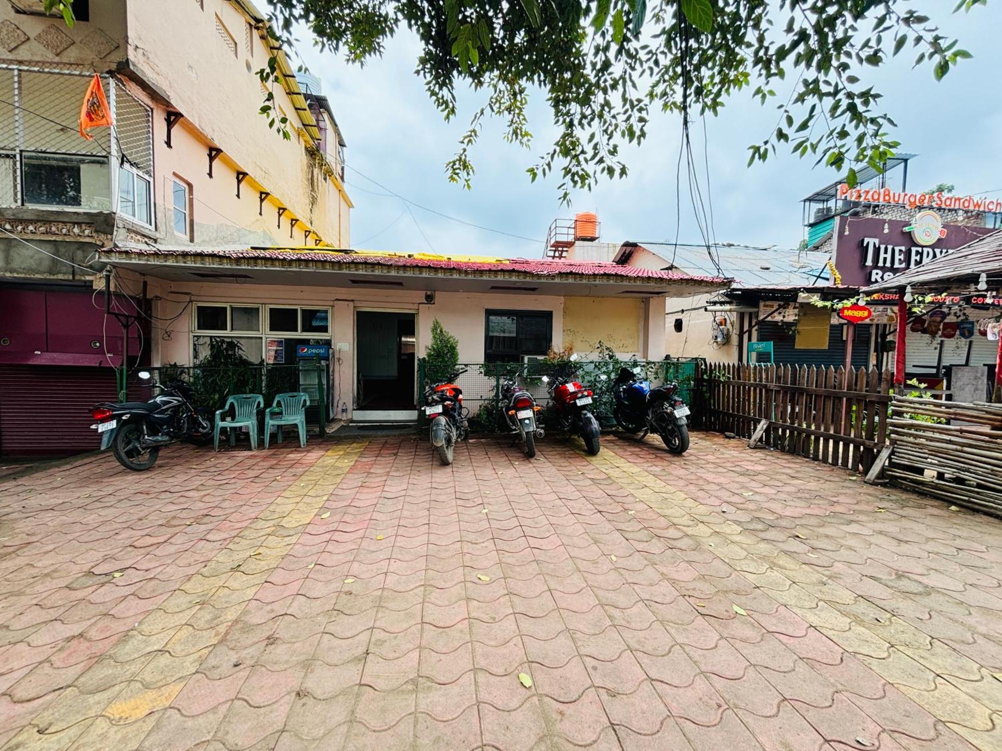 Hotel Paradise Stays Pachmarhī 外观 照片